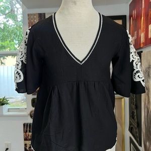 Beautiful‎ blouse crotchet details S Zara